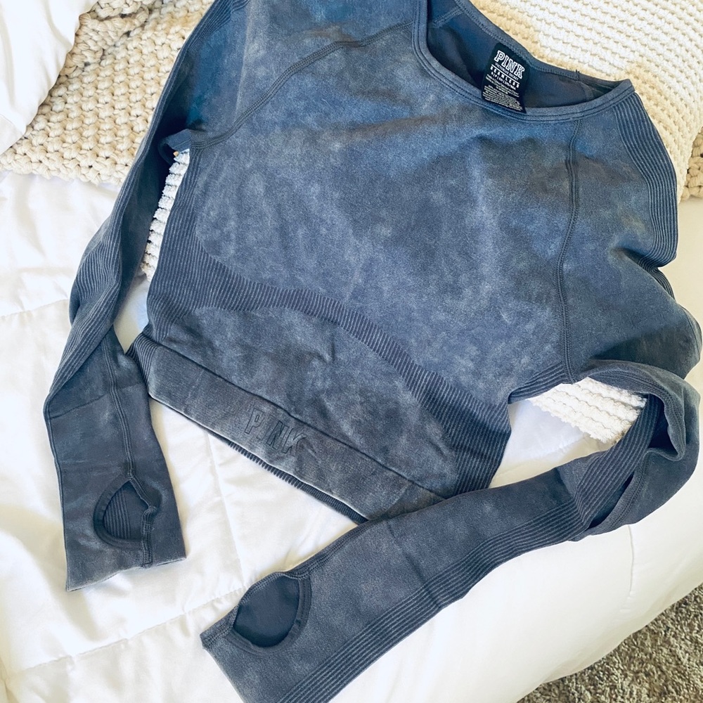 VS PINK! Dark gray marled sport top.